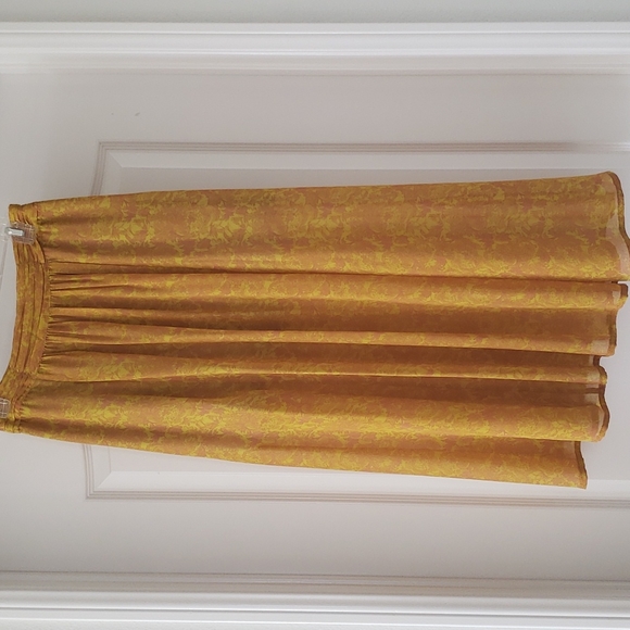 Forever 21 Dresses & Skirts - Beautiful skirt